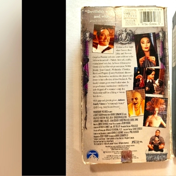 VHS Movie- Addams Family Values - Picture 3 of 4